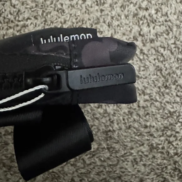 Lululemon x Disney Mickey Mouse Belt Bag Black NWT Everywhere 1L Rare - Picture 4 of 6